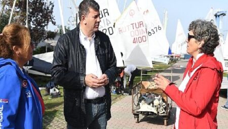Kadıköy Belediyesi, Cumhuriyetimizin 100. yılına özel yelken yarışları düzenledi