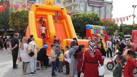 Karaman Belediyesi’nden çocuklara cumhuriyet bayramı hediyesi