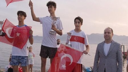 Karşıyaka’da 100 yıl coşkusu Körfez’e taşındı