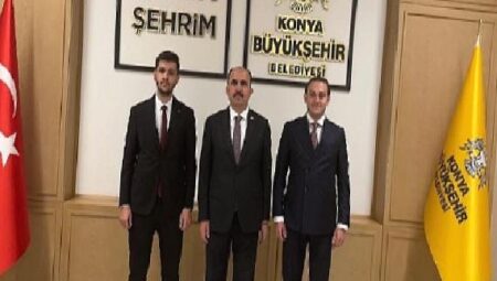 Konya Büyükşehir Belediyesi Gençlik Meclisi Başkanlığı’nı Devralan Kilci ve Önceki Başkan Tekin Başkan Altay’ı Ziyaret Etti