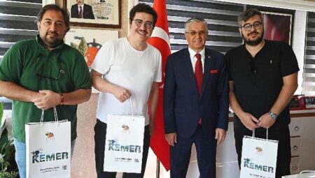 Oyuncu İbrahim Büyükak’dan Başkan Topaloğlu’na Ziyaret