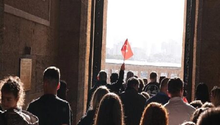 Polisan Kansai Boya’dan Anıtkabir Ziyareti