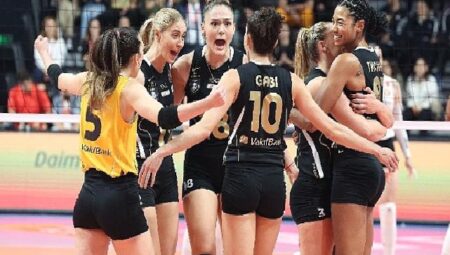 VakıfBank, derbide zaferi 3-0 ile aldı
