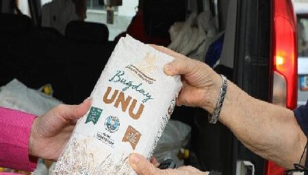 Buğday unları ve ayçiçek yağları sofralara ulaşıyor