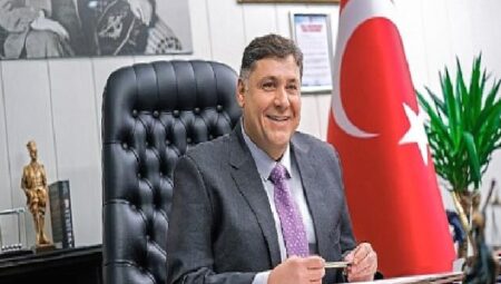 Menderes’te Öğrencilerin Cebi de Yüzü de Gülüyor