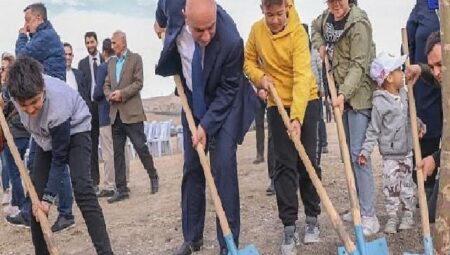 Milli ağaçlandıma günü’nde fidanlar toprakla buluşturuldu