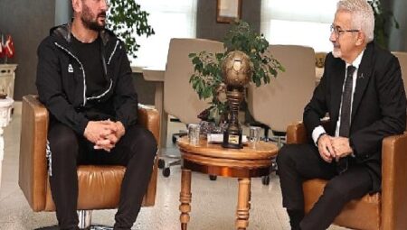 Şampiyonluk sevinçlerini Başkan Erdem’le paylaştılar