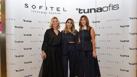 Tuna Ofis Mobilyaları’nın konukları İstanbul Komedi Festivali kapsamında kahkaha dolu bir gece yaşadı  