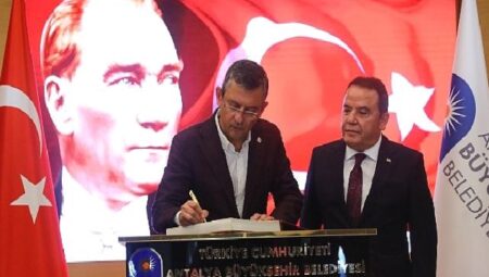 CHP Genel Başkanı Özgür Özel Başkan Muhittin Böcek’i ziyaret etti