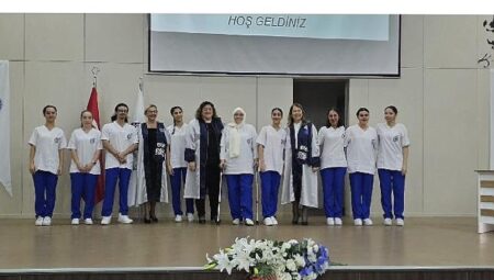 Ege Üniversitesi Hemşirelik Fakültesinde “II. Üniforma Giyme Töreni”