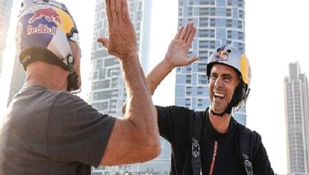 Ünlü Ekstrem Sporcu Brian Grubb, Dubai’de WakeBASE Atlayışı ile Dünya Rekoru Kırdı