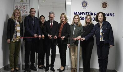 Ankara Üniversitesi Diş Hekimliği Fakültesi Hastanesinde, dünyada diş hekimliği fakültesi bünyesinde kurulan ilk MR ünitesi ile özel gereksinimli bireylere diş tedavisi hizmetinin verileceği sedasyon ünitesi açıldı