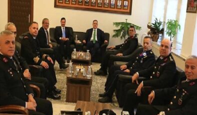Başkan Aras’tan Bayram Sabahı Vatandaşlara Simit ve Peynir