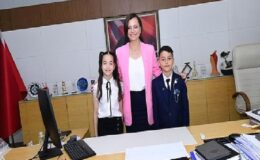 Başkan Kınay koltuğunu çocuklara devretti