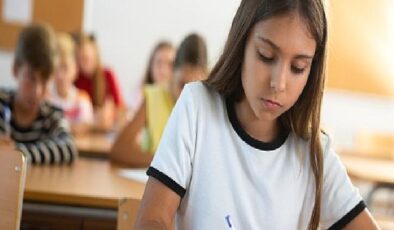 EY, deprem bölgesindeki öğrencilerin kesintisiz eğitime erişimi için desteklerini sürdürüyor