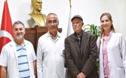 86 yaşındaki Cemil Merttürk Eşrefpaşa Hastanesi’nde şifa buluyor