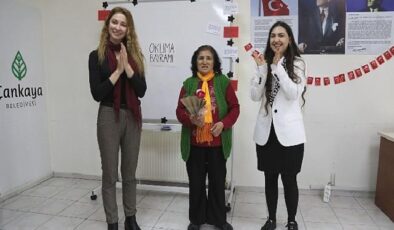 Çankaya Evlerinde yetişkinler için verilen okuma ve yazma eğitimleri 2023-2024 dönemi mezunlarını verdi