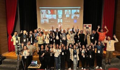 İşaret dili ve çalışmaları alanında uzman isimlerle masaya yatırıldı
