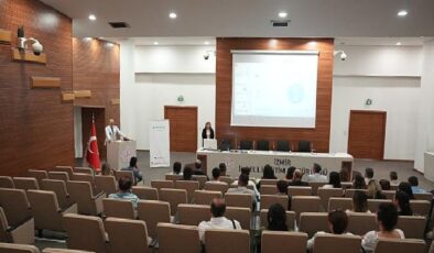 İzmir İl Milli Eğitim Müdürlüğü’nün yürüttüğü ‘DeThink’ projesi kapsamında oluşturulan teknoloji destekli platform, ortaokul öğretmenlerinin kullanımına sunuldu