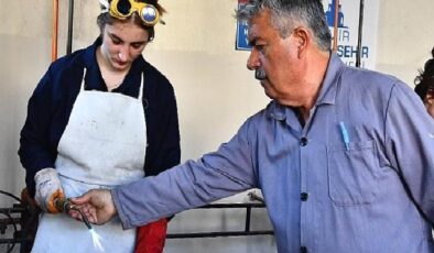 Meslek Fabrikası, kadın oksijen kaynakçıları yetiştiriyor Kadın kaynakçılar iş başında