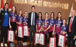 Şampiyon öğrencilerden Başkan Aydın’a ziyaret