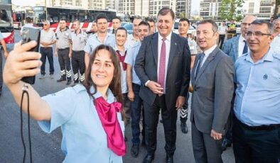 Başkan Tugay 05.30’da ESHOT personeliyle bayramlaştı