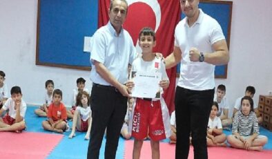 Kemer Belediyesi Kick Boks sporcuları kuşak atladı