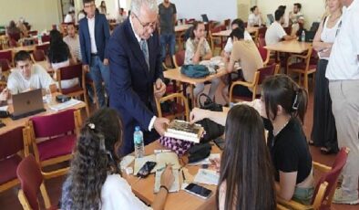 Rektör Prof. Dr. Budak, final sınavlarına hazırlanan öğrencilerle bir araya geldi