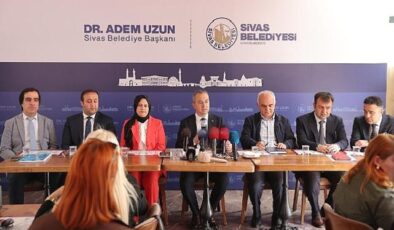 Sivas Belediye Başkanı Dr. Adem Uzun, kentte görev yapan basın mensuplarıyla bir araya geldi