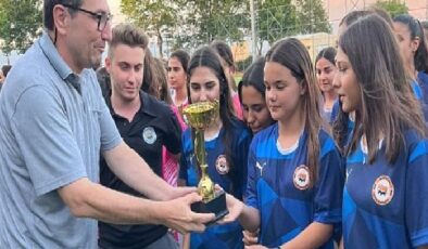 İzmir’in futbolcu kızları geleceğe umut oldu