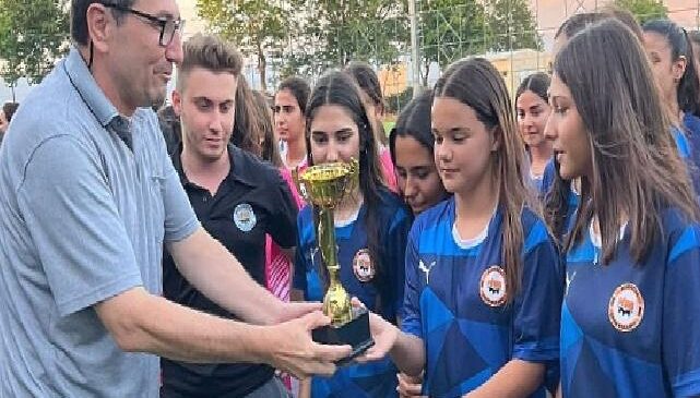 İzmir’in futbolcu kızları geleceğe umut oldu