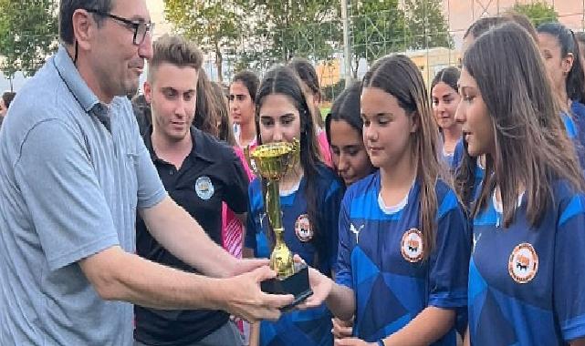 İzmir’in futbolcu kızları geleceğe umut oldu