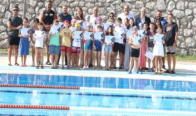 Mudanya Belediyesi tarafından düzenlenen yüzme kursları 1. Dönemi başarıyla tamamlandı. Yaklaşık 250 minik yüzücü düzenlenen törenle sertifikalarını aldı